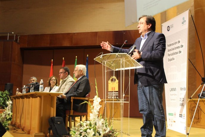 Fernández Vara en la asamblea de la FAPE