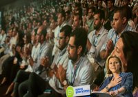 Cospedal alaba a NNGG como jóvenes que saben "qué es trabajar" frente a los que "sólo se mueven en las redes sociales"