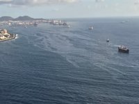 El vertido provocado por el accidente de Naviera Armas se evaporará en quince o veinte horas