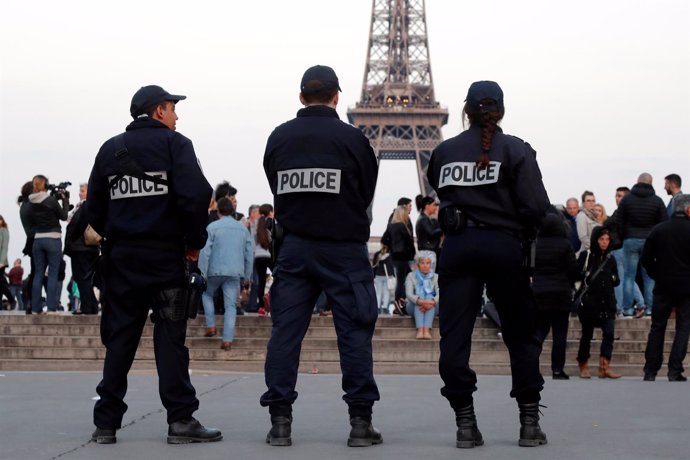 Policía en Trocadero (París)