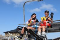 Decenas de esquiadores en bañador anuncian el final de la temporada de esquí en Sierra Nevada