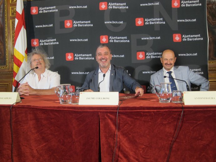 A.Albaladejo (Adetca), J.Collboni (Ayto) i A.Daura (G.Llibreters)