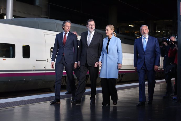 Rajoy se sube al mismo AVE que hizo el primer trayecto Madrid-Sevilla