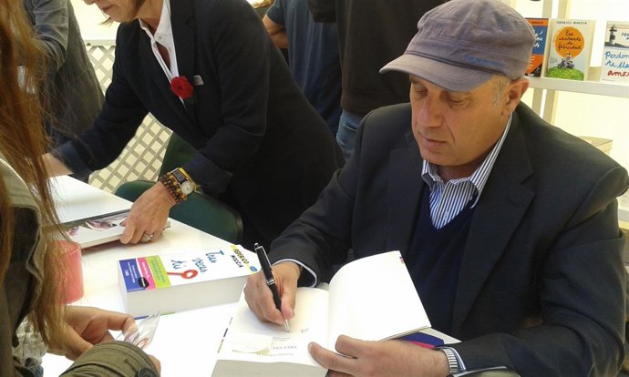 El escritor italiano Federico Moccia