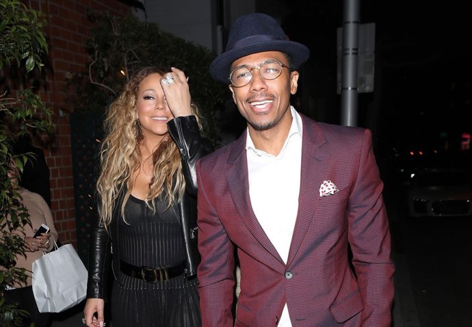 Mariah Carey y Nick Cannon de cena junto a sus hijos./ Cordon Press