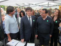 Puigdemont pide firmas de apoyo al referéndum para que Rajoy "negocie"