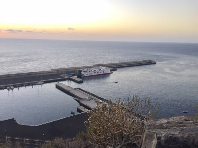 Barco de Naviera Armas