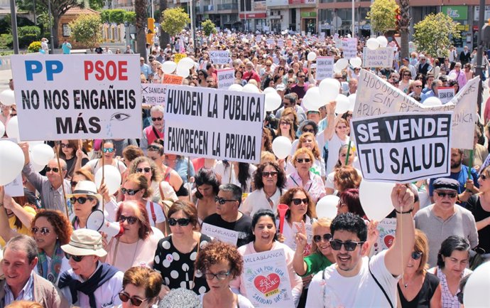 Manifestación por una sanidad pública digna en Huelva
