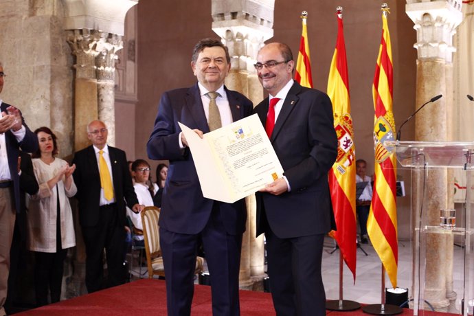 El exrector Manuel López y Javier Lambán