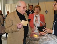 Le Pen carga contra las autoridades francesas por la ausencia de papeletas de su hija en el extranjero