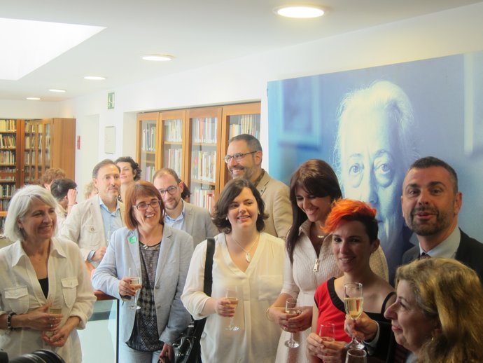 L'conseller S.Vila brinda pel Sant Jordi                          