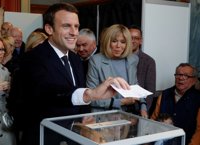 Una proyección belga concede la victoria a Macron pero deja empatados a Le Pen y Fillon