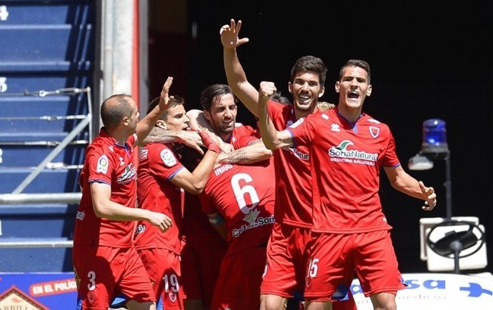 El Tenerife pierde la oportunidad de acercarse al Girona