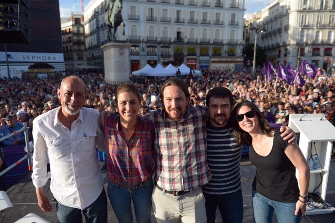 Pablo Iglesias, junto a Montero y Espinar, en la Puerta del Sol de Madrid