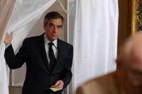 Fillon pide el voto a favor de Macron y contra el "extremismo"
