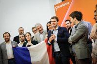 Rivera recibe a partidarios de Macron y califica su "victoria" como "una gran noticia para Europa"