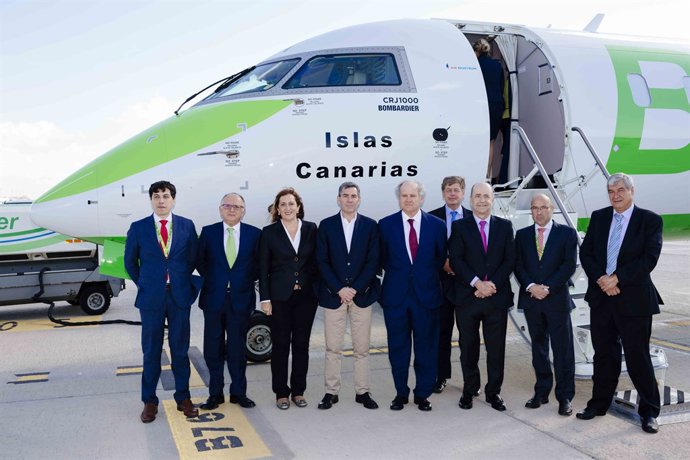Binter bautiza un nuevo avión con el nombre de Islas Canarias