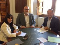 Granada.- La Universidad de Granada y Abades firman un acuerdo de colaboración para la realización de actividades