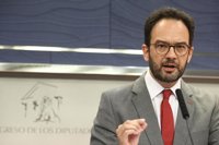 PSOE no cree que el número 2 de Interior hablara de "flores y pájaros" con Pablo González y cuestiona su continuidad