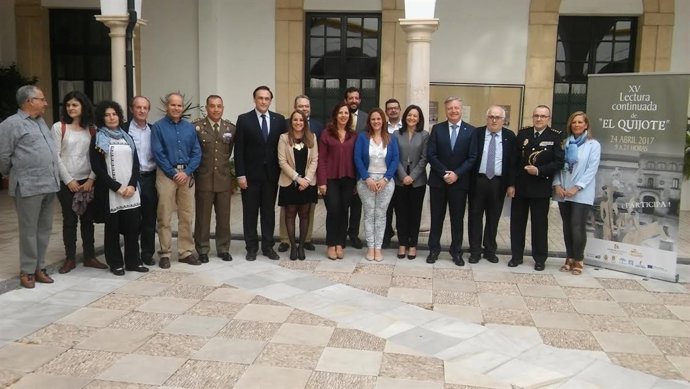 Autoridades durante la inauguración de la lectura