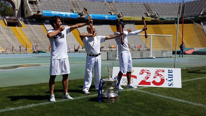 Marc López, Antonio Rebollo y Rafa Nadal prueban con el arco