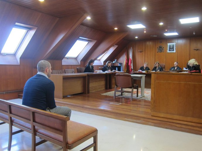 Acusado abusar de la hija de su pareja en el juicio                          