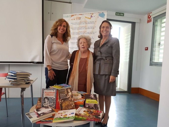 Bibliotecas Municipales rebien donación de libros de Fundación Lara