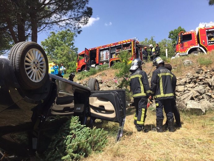 Estado del coche para caer por el terraplén