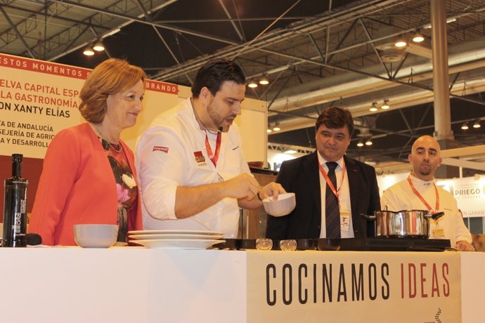 Demostración de cocina en vivo a cargo de Xanty Elías en Gourmets 2017