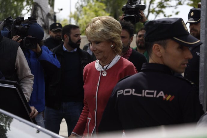 Esperanza Aguirre sale de la Audiencia Nacional tras declarar por Gürtel