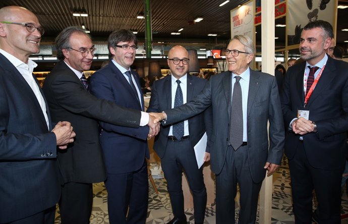 El president de la Generalitat,  Carles Puigdemont en la Fira de Bolonya