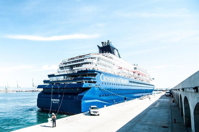 Creuer Horizon en el Port de Tarragona