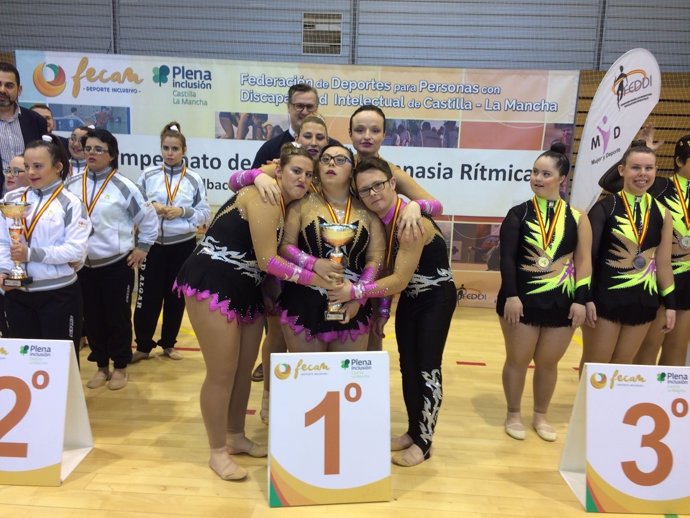 El equipo de Los Carriles, campeón de España de Gimnasia Rítmica Adaptada.