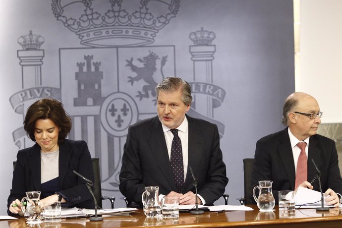 Rueda de prensa tras el Consejo con Santamaría, Méndez de Vigo y Montoro