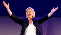 Le Pen aparca su cargo en el Frente Nacional para ser "presidenta de todos los franceses"