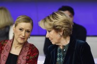 Cifuentes muestra su "cariño" a Aguirre y dice que su renuncia es un "gesto de responsabilidad que le honra"
