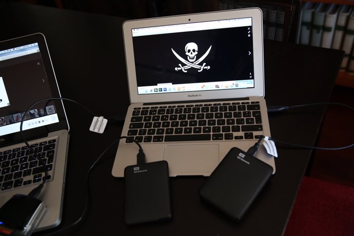 Pirateria, descàrregues il·legals, pirateig, piratejar