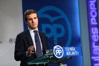 Casado no cree que Rajoy deba irse, como Aguirre, por Bárcenas: Lo comparable sería que un ministro tuviera corrupción