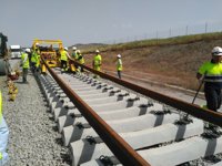 Adif Alta velocidad ha iniciado las obras del montaje de vía en el tramo Cáceres-Mérida de la línea Madrid-Extremadura