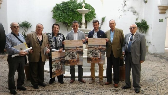 Torralbo (tercero por la dcha.) durante la presentación de las actividades