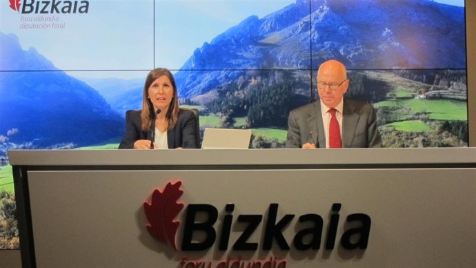 Los diputados vizcaínos Elena Unzueta y José María Iruarrizaga                