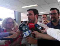 Garzón apuesta por Macron "con la pinza en la nariz" porque hay que "maniobrar" contra el "fascismo" de Le Pen