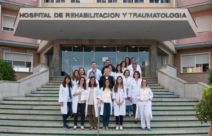 Cuatro premios al Virgen del Rocío en Medicina Física y Rehabilitación