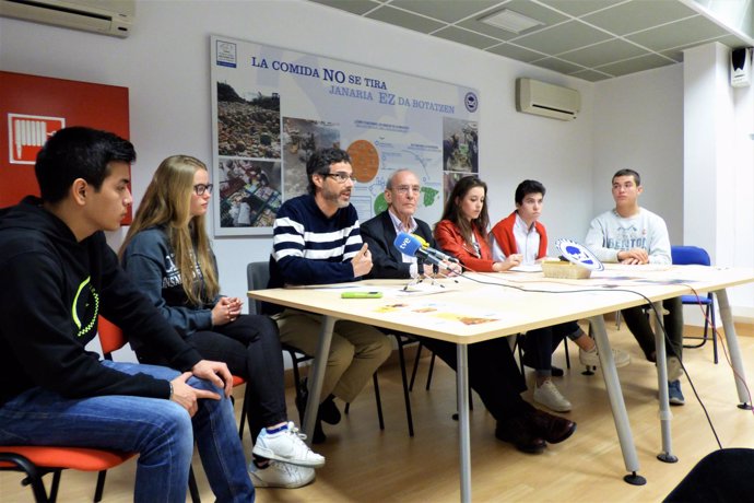 Rueda de prensa de recogida escolar del Banco de Alimentos de Navarra.