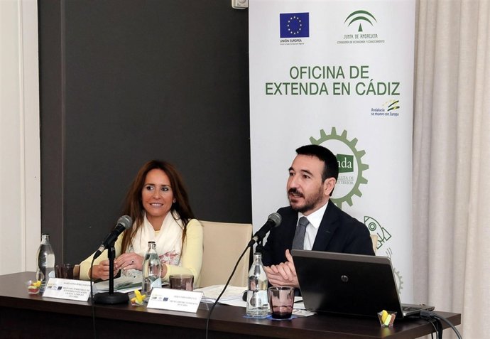 López Gil y Gema López en las jornadas de Extenda