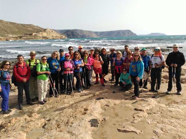 Los senderistas han disfrutado de dos recorridos por el entorno de Rodalquilar.