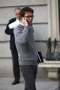 La Cadena SER dice que la dirección de Podemos ha impedido a Errejón seguir en su tertulia nocturna