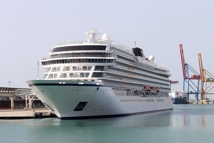 Crucero viking star málaga barco turismo puerto agua contenedores pasajerso