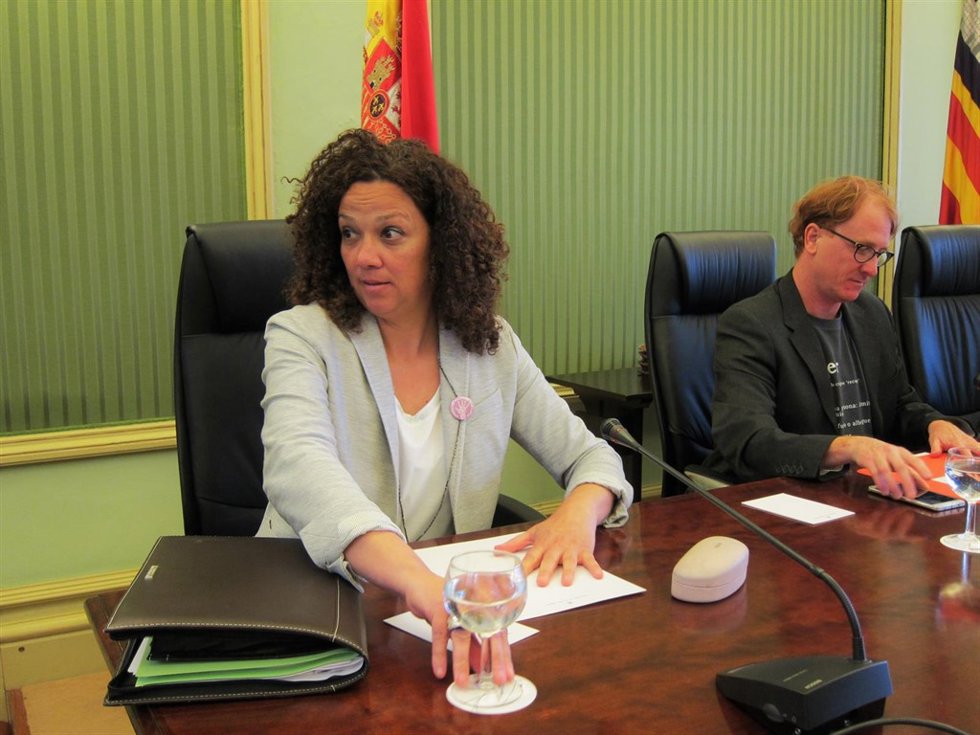 Catalina Cladera en una comisión parlamentaria