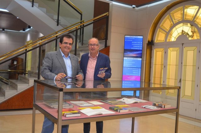 Los expositores del Palacio Provincial homenajean a Naveros y Antonio de Torres.